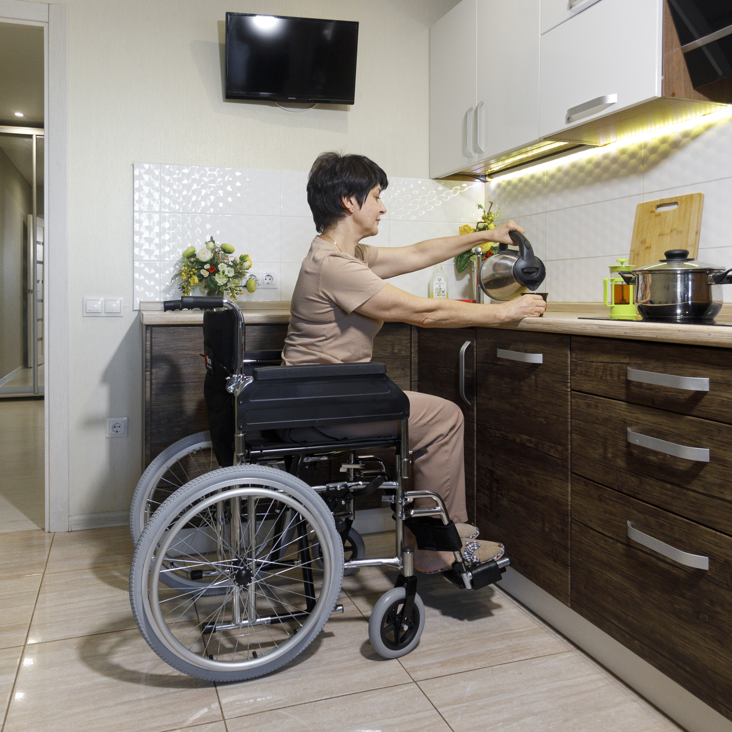 Кресло-коляска инвалидная ORTONICA Home 60 с узкой колесной базой, до 130кг (цельно-литые шины, ширина сиденья 40,5см) - 18